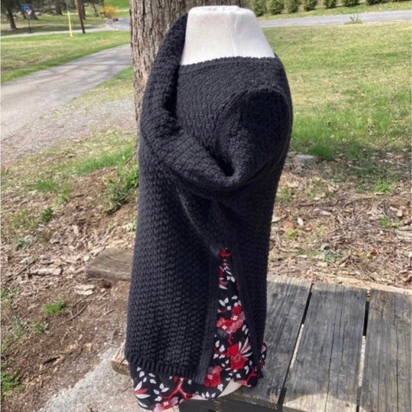 LOFT BLACK SWEATER WITH RED FLORAL UNDERSHIRT ACCENT WOMENS SMALL - Picture 2 of 8